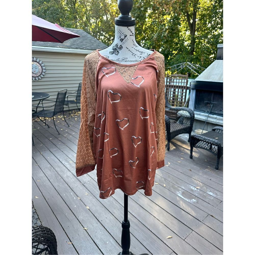Beautiful lace sleeve, heart design, long sleeve top, Size Xl